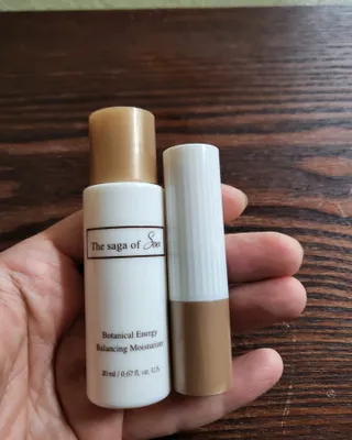 더사가오브수 [사가수] 효혜윤 보태니컬 에너지 에센스인로션 20ml /아이포올 스틱 3g — 5점을 준 리뷰어가 2023년 3월 올린 사용 사진