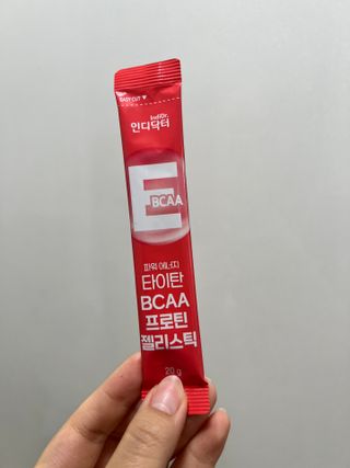 [인디닥터] 타이탄 BCAA 프로틴 젤리스틱 — 4점을 준 리뷰어가 2022년 6월 올린 사용 사진