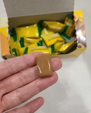 (주) 피치코리아 믹스커피캔디76g x2개입 — 3점을 준 리뷰어가 2022년 11월 올린 사용 사진