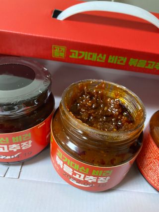 브랜드K 플래그십스토어 [브랜드K X 바이오믹스테크] 밥도둑 고기대신 비건 볶음 고추장 선물세트 + 맛있는 녀석들 비건육포 총 2봉 — 5점을 준 리뷰어가 2022년 2월 올린 사용 사진