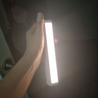 아카라 어두울 때만 켜지는 스마트 무선 센서등 — 4점을 준 리뷰어가 2021년 11월 올린 사용 사진