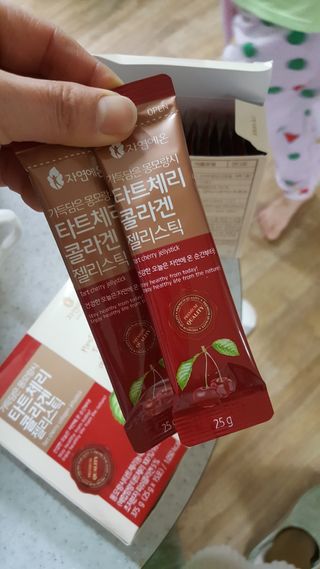 자연에온 가득담은 몽모랑시 타트체리 콜라겐 젤리스틱 — 5점을 준 리뷰어가 2021년 1월 올린 사용 사진
