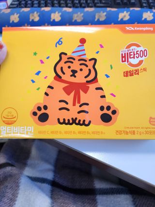광동생활건강 [광동] 비타 500 데일리 스틱 VB, VC를 함유한 멀티비타민 30포+30포 — 4점을 준 리뷰어가 2022년 10월 올린 사용 사진