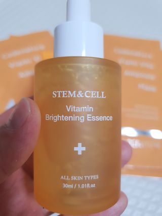 체르엠 스템앤셀 비타민 브라이트닝 에센스 30ml 1개 — 5점을 준 리뷰어가 2021년 10월 올린 사용 사진