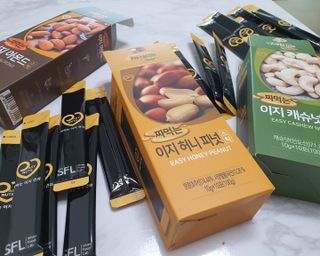짜먹는 이지견과 짜먹는 이지아몬드, 짜먹는 이지허니피넛, 짜먹는 이지캐슈넛 각 10g X  10포 — 2점을 준 리뷰어가 2021년 4월 올린 사용 사진