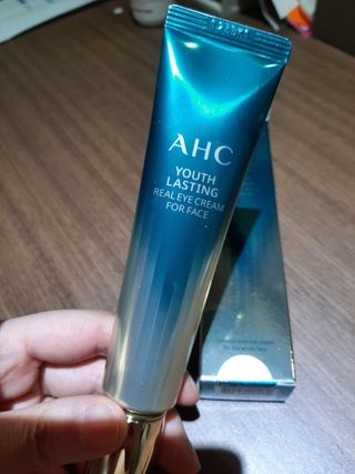 [NEW 탄력유턴 아이크림] AHC 유스 래스팅 리얼 아이크림 포 페이스 — 5점을 준 리뷰어가 2021년 2월 올린 사용 사진