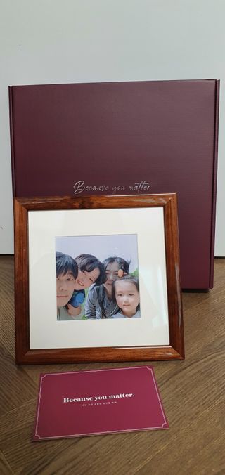 니은기억 휴대폰 속 인생샷을 담는 인생샷 액자 이태리 수입산 원목 프레임 — 5점을 준 리뷰어가 2021년 6월 올린 사용 사진
