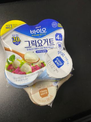 매일바이오 그릭요거트 오리지널 플레인 4개, 로스터리 커피믹스 4개 — 3.5점을 준 리뷰어가 2021년 12월 올린 사용 사진