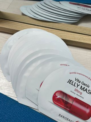 바노바기 코스메틱 바노바기 비타제닉 젤리마스크 리프팅 (10매입) — 5점을 준 리뷰어가 2023년 5월 올린 사용 사진