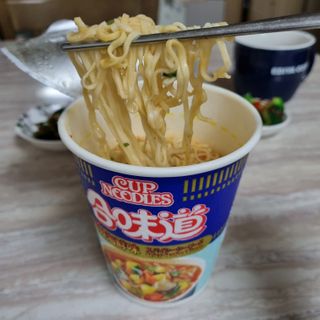 NISSIN 닛신 컵누들  4종 - 씨푸드오리지날, 씨푸드 스파이시, 씨푸드 커리, 씨푸드 XO소스 — 5점을 준 리뷰어가 2022년 4월 올린 사용 사진