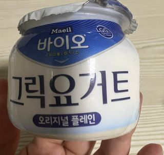 매일바이오 그릭요거트 오리지널 플레인 4개, 로스터리 커피믹스 4개 — 5점을 준 리뷰어가 2021년 12월 올린 사용 사진