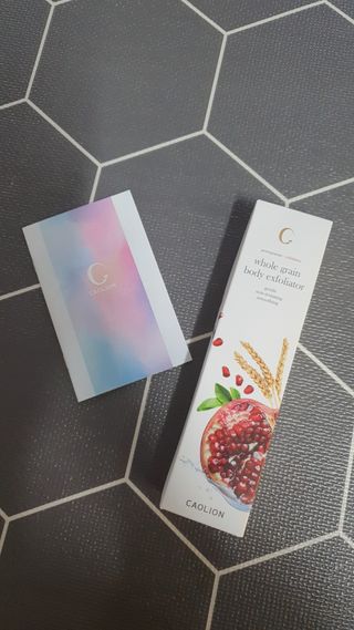 카오리온코스메틱스 곡물 바디 필링 스프레이 — 5점을 준 리뷰어가 2021년 8월 올린 사용 사진