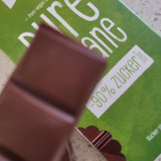 당류2g 자일리톨로 단맛을낸 슈카 퓨어비건 무설탕초콜릿 Xucker vegan 2개입 — 4점을 준 리뷰어가 2021년 4월 올린 사용 사진