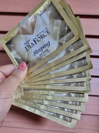 건강누리인터내셔날 레아라 다이아포스 슬리핑 아이패치 골드 & 물광 아이패치 [14회분/총 28매] — 5점을 준 리뷰어가 2022년 7월 올린 사용 사진