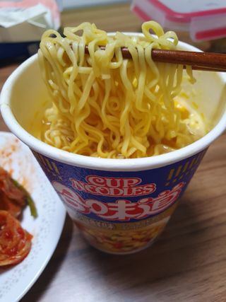 NISSIN 닛신 컵누들  4종 - 씨푸드오리지날, 씨푸드 스파이시, 씨푸드 커리, 씨푸드 XO소스 — 4점을 준 리뷰어가 2022년 11월 올린 사용 사진