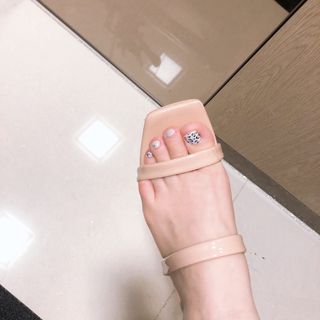 [네일가게] 햇빛에 닿으면 색이 변하는 신기한 햇살 반전 네일스티커 — 4점을 준 리뷰어가 2021년 8월 올린 사용 사진