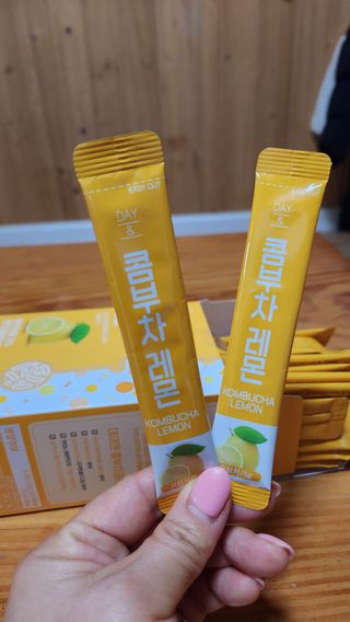 참앤들황토농원 7가지 맛! 탄산 톡톡! 스파클링! 데이앤 콤부차 7종 10포 1박스씩 ★총 7박스★ — 5점을 준 리뷰어가 2023년 2월 올린 사용 사진