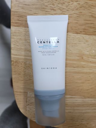[스킨1004] 마다가스카르 센텔라 히알루-시카 워터핏 선세럼 50ml — 5점을 준 리뷰어가 2024년 5월 올린 사용 사진