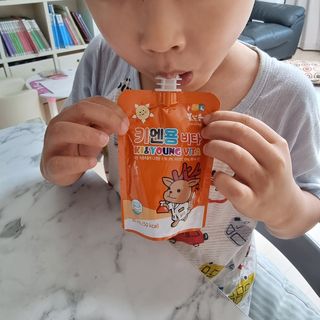 [몸엔용] 아이가 먹는 달콤 국산녹용 키엔용 비타  80ml x 10포 — 5점을 준 리뷰어가 2021년 7월 올린 사용 사진