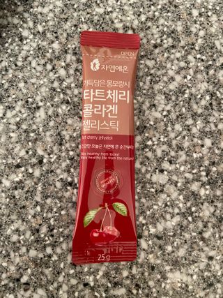 자연에온 가득담은 몽모랑시 타트체리 콜라겐 젤리스틱 — 4점을 준 리뷰어가 2021년 1월 올린 사용 사진