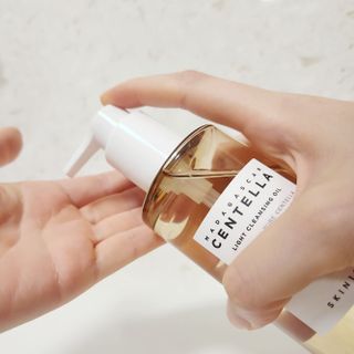 스킨1004 [SKIN1004] 마다가스카르 센텔라 라이트 클렌징 오일 200ml — 5점을 준 리뷰어가 2024년 7월 올린 사용 사진