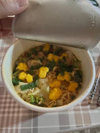 NISSIN 닛신 컵누들  4종 - 씨푸드오리지날, 씨푸드 스파이시, 씨푸드 커리, 씨푸드 XO소스 — 5점을 준 리뷰어가 2022년 5월 올린 사용 사진