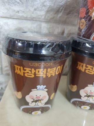 유비쿡 컵떡볶이 매운컵떡볶이2개/ 짜장컵떡볶이 2개  총 4개세트 — 5점을 준 리뷰어가 2021년 2월 올린 사용 사진