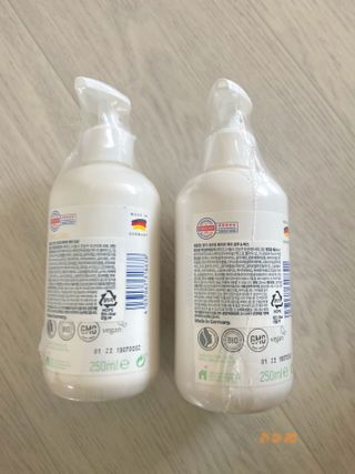 mom e 맘이 내추럴 베이비 케어 샴푸앤바스+로션 — 4.5점을 준 리뷰어가 2021년 1월 올린 사용 사진