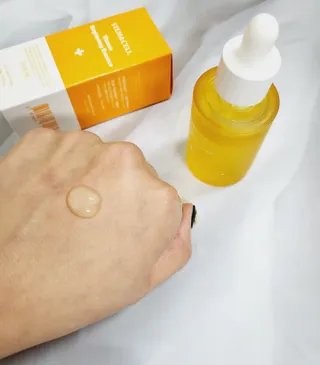 체르엠 스템앤셀 비타민 브라이트닝 에센스 30ml 1개 — 5점을 준 리뷰어가 2021년 10월 올린 사용 사진