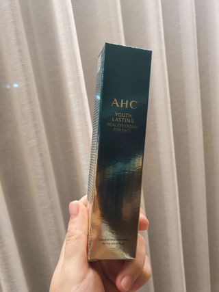 [NEW 탄력유턴 아이크림] AHC 유스 래스팅 리얼 아이크림 포 페이스 — 4.5점을 준 리뷰어가 2021년 1월 올린 사용 사진