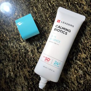 리더스코스메틱 리더스 카밍 바이오틱스 선 에센스 SPF 50+ PA++++ — 5점을 준 리뷰어가 2022년 8월 올린 사용 사진