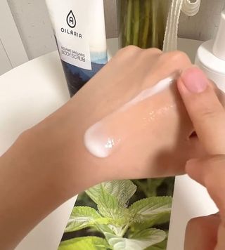오일아리아 뉴트리 모이스처라이징 세사미 씨드 오일로션 & 데일리 디톡스 세사미 그라운즈 바디스크럽 — 5점을 준 리뷰어가 2023년 6월 올린 사용 사진