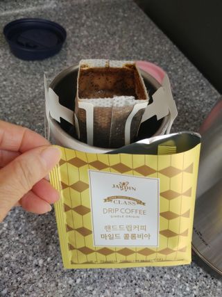 (주)쟈뎅 쟈뎅 클래스 핸드 드립 커피 10P 2종_디카페인 1종+랜덤 플레이버 1종 — 5점을 준 리뷰어가 2021년 4월 올린 사용 사진