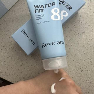 나우 [리브엠]피부 속부터 겹겹이, 촘촘하게! 워터핏8중 수분착붙 크림 — 5점을 준 리뷰어가 2024년 12월 올린 사용 사진