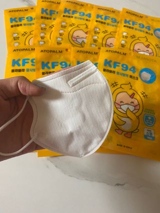 아토팜 블라블라 황사방역 마스크 KF94 — 5점을 준 리뷰어가 2021년 9월 올린 사용 사진