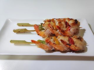 [다물꼬치] 삼겹새우롤꼬치 5개입 350g  + 데리야끼소스 120g + 매운고추소스 120g — 5점을 준 리뷰어가 2021년 11월 올린 사용 사진