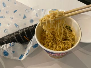 NISSIN 닛신 컵누들  4종 - 씨푸드오리지날, 씨푸드 스파이시, 씨푸드 커리, 씨푸드 XO소스 — 5점을 준 리뷰어가 2023년 1월 올린 사용 사진