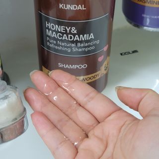 쿤달 [KUNDAL 공식] 프리미엄 헤어 케어 스페셜 세트 샴푸 500ml &amp; 트리트먼트 500ml — 5점을 준 리뷰어가 2021년 3월 올린 사용 사진