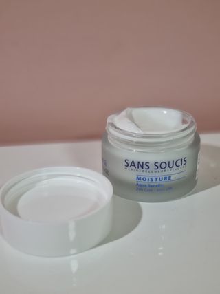 산수시 아쿠아 베네핏 24h 수부지 물광 속건조 수분크림 50ml — 4점을 준 리뷰어가 2021년 6월 올린 사용 사진