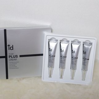 아이디플라코스메틱 아이디 브이로직 플러스 크림 15ml X 4EA — 4점을 준 리뷰어가 2022년 5월 올린 사용 사진