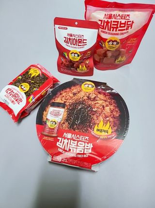 [서울시스터즈] CU 김치 4총사 세트-김치볶음밥, 김치큐브닭, 김치바삭김, 김치아몬드 — 3.5점을 준 리뷰어가 2021년 11월 올린 사용 사진