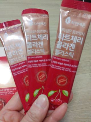자연에온 가득담은 몽모랑시 타트체리 콜라겐 젤리스틱 — 5점을 준 리뷰어가 2020년 12월 올린 사용 사진