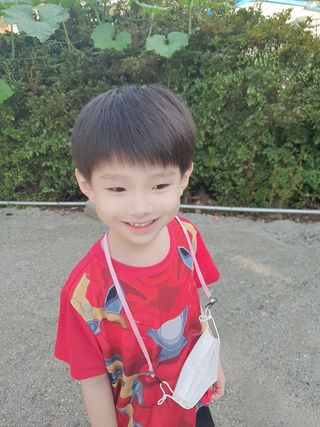 [숨그림] 덴탈마스크 짱구 우리아이 그리고 내가 쓰는 믿을수있는 케릭터 마스크 — 5점을 준 리뷰어가 2021년 9월 올린 사용 사진
