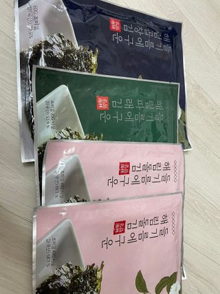 [해림맛김] 들기름에 구운 바삭바삭 김 4종 세트 + 1종 랜덤발송 총5개입 — 5점을 준 리뷰어가 2021년 2월 올린 사용 사진