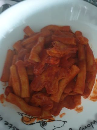 빨간키트 떡볶이 밀키트 2~3인분 매운맛 국물 떡볶이 만들기 쉬운 황금 레시피 분말 소스로 간편한 요리 — 5점을 준 리뷰어가 2021년 10월 올린 사용 사진