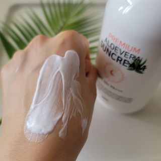 [닥터문] 프리미엄 알로에베라 선크림 500ml — 5점을 준 리뷰어가 2022년 6월 올린 사용 사진