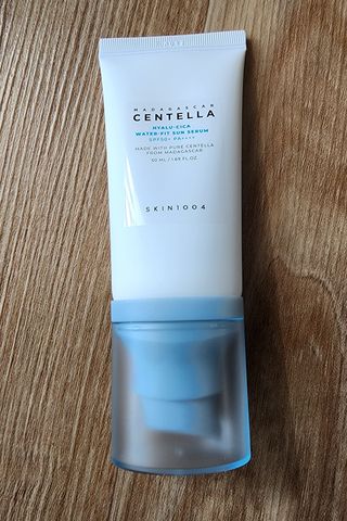 [스킨1004] 마다가스카르 센텔라 히알루-시카 워터핏 선세럼 50ml — 5점을 준 리뷰어가 2024년 5월 올린 사용 사진