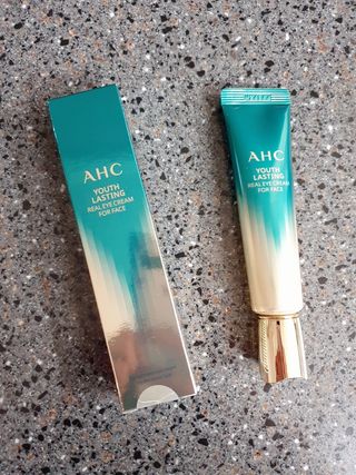 [NEW 탄력유턴 아이크림] AHC 유스 래스팅 리얼 아이크림 포 페이스 — 5점을 준 리뷰어가 2021년 3월 올린 사용 사진