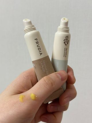[후르디아] 올리브영 착한보습 비건 립버터 2종 — 5점을 준 리뷰어가 2023년 1월 올린 사용 사진