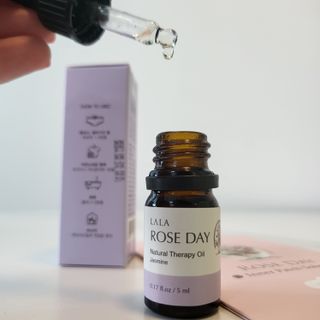 라라로즈데이 시즌2 천연 아로마오일 Y존 케어 속옷향수 이너퍼퓸 5ml  여성의 자존감을 UP시키자 — 3.5점을 준 리뷰어가 2021년 10월 올린 사용 사진
